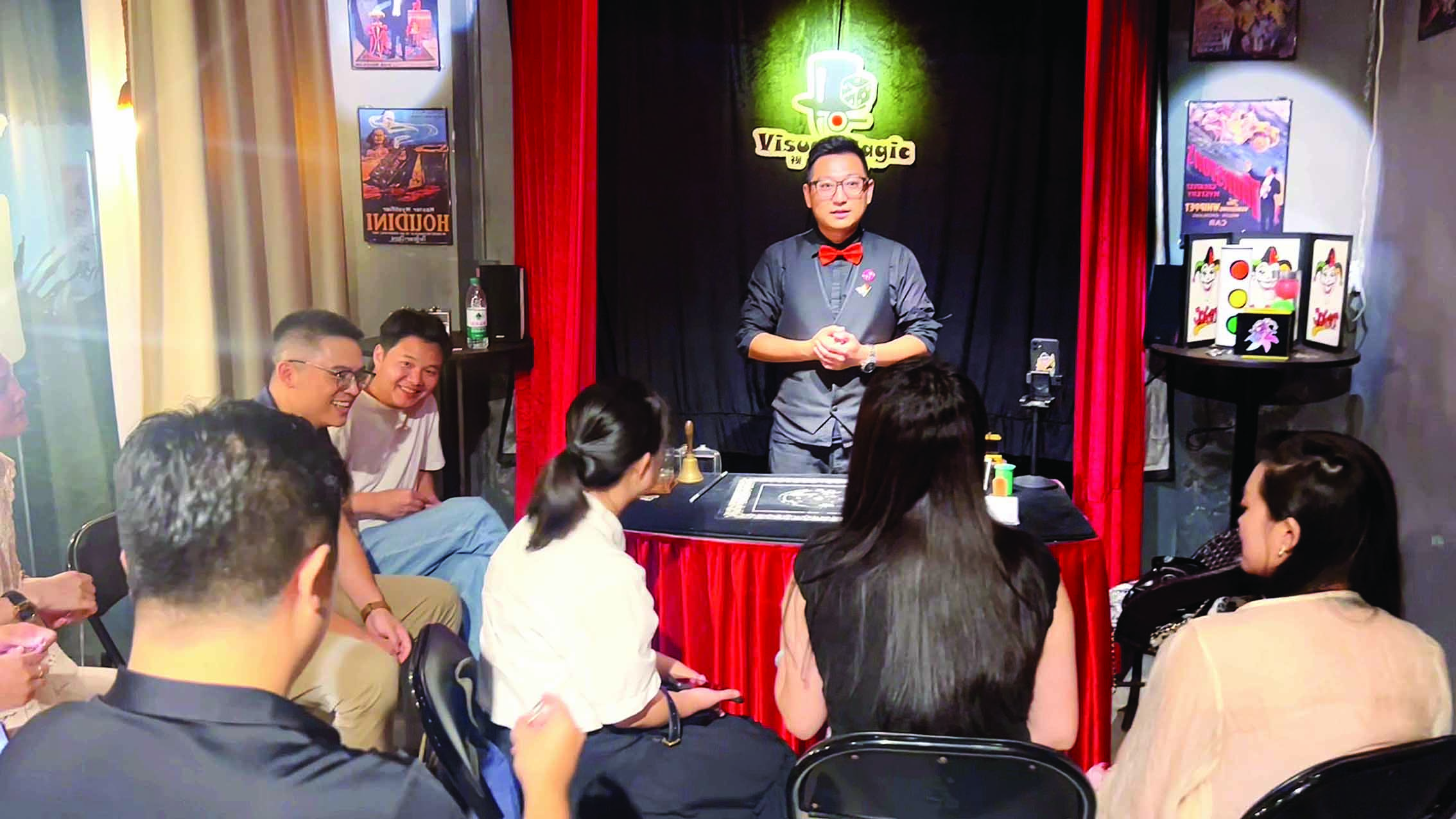 九游app：花YOUNG惠州丨魔術(shù)師邵洋：表演好近景魔術(shù)我是認(rèn)真的