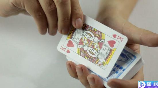 7種方法來變簡單的撲克魔術