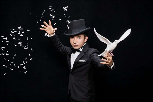 九游娛樂(lè)：唱響古城新韻 演繹多元共融 2025“活力夜廣西”嘉年華暨南寧夜市兩場(chǎng)夜演舉行