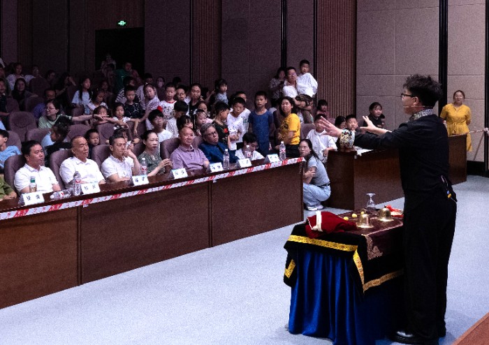 重慶高校魔術展演 華山戲法驚艷山城
