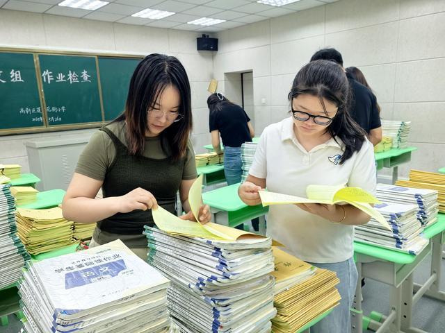 九游app：鄭州高新區(qū)蓮花街小學(xué)檢查作業(yè)促教學(xué)