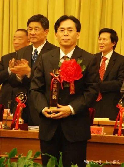 鄧兆安 老報人鼓勵我創(chuàng)精品